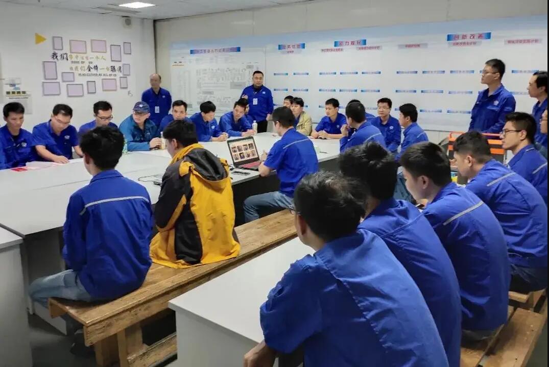 上汽集團(tuán)員工工作服定制款式圖片