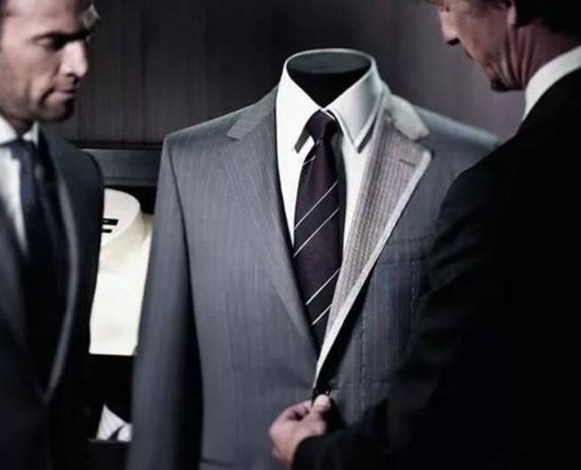 西服領(lǐng)型分類及特點(diǎn)