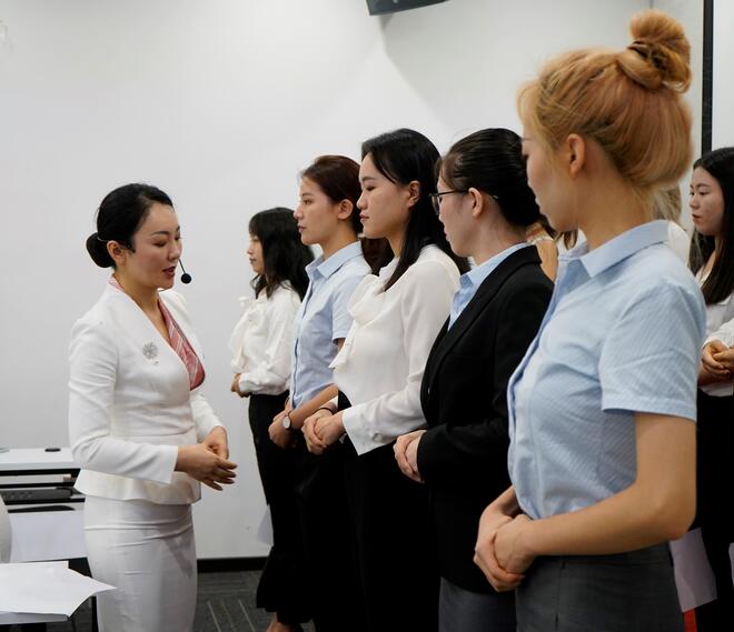 行政接待人員著裝和禮儀要求