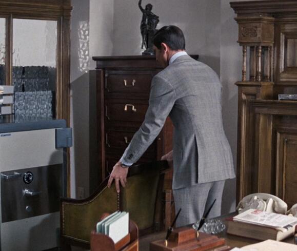 西服雙開(kāi)叉適合什么人